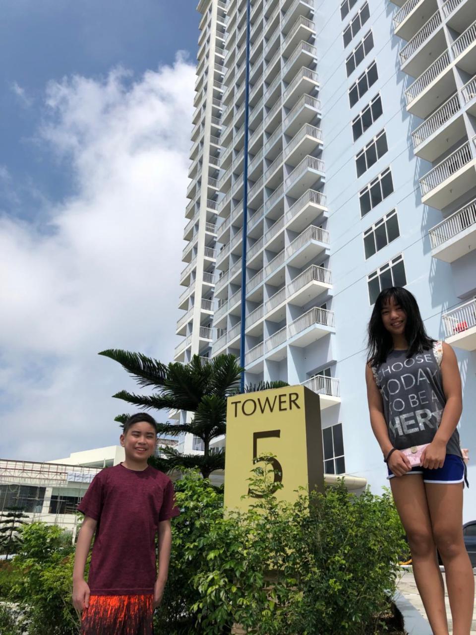 טגאיטאי Lake View Condo At Wind Residences Tagaytay מראה חיצוני תמונה